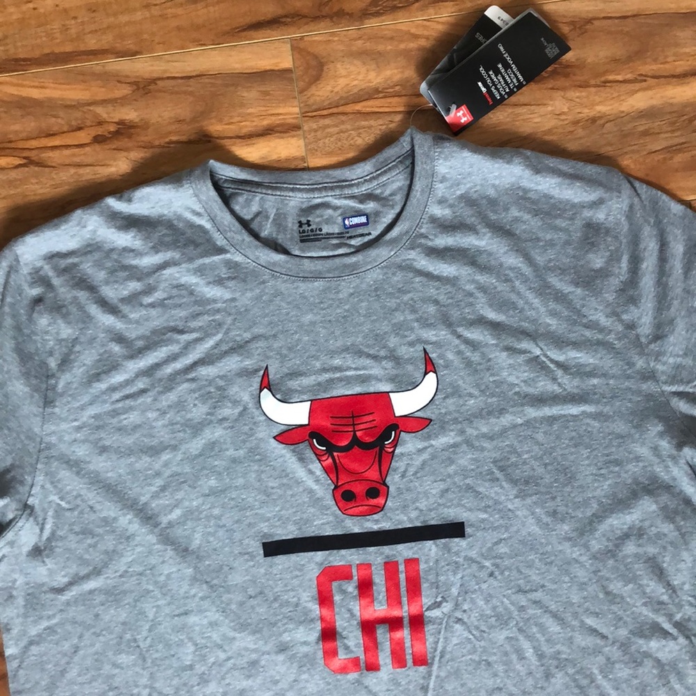NWT Under Armour Chicago Bulls NBA Basketball HeatGear Gray T-Shirt Men’s Large
